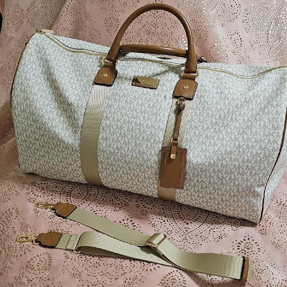Michael Kors Travel In Style Bag - Picture 1 of 9
